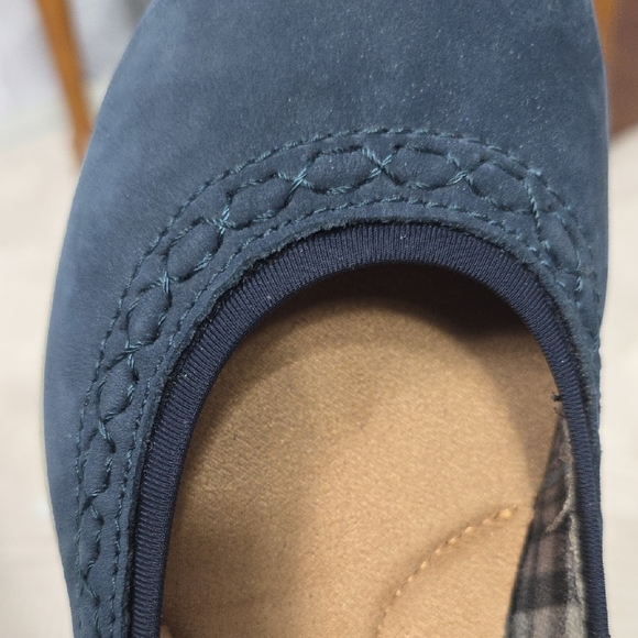 Earth Origins Women's Navy Flats - Picture 11 of 13